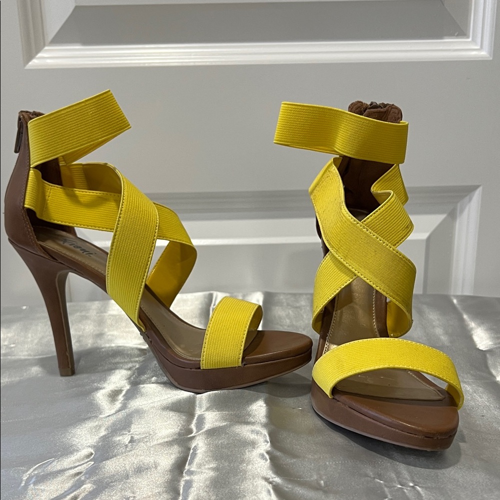 FIONI Clothing Yellow and Brown Strappy Heels